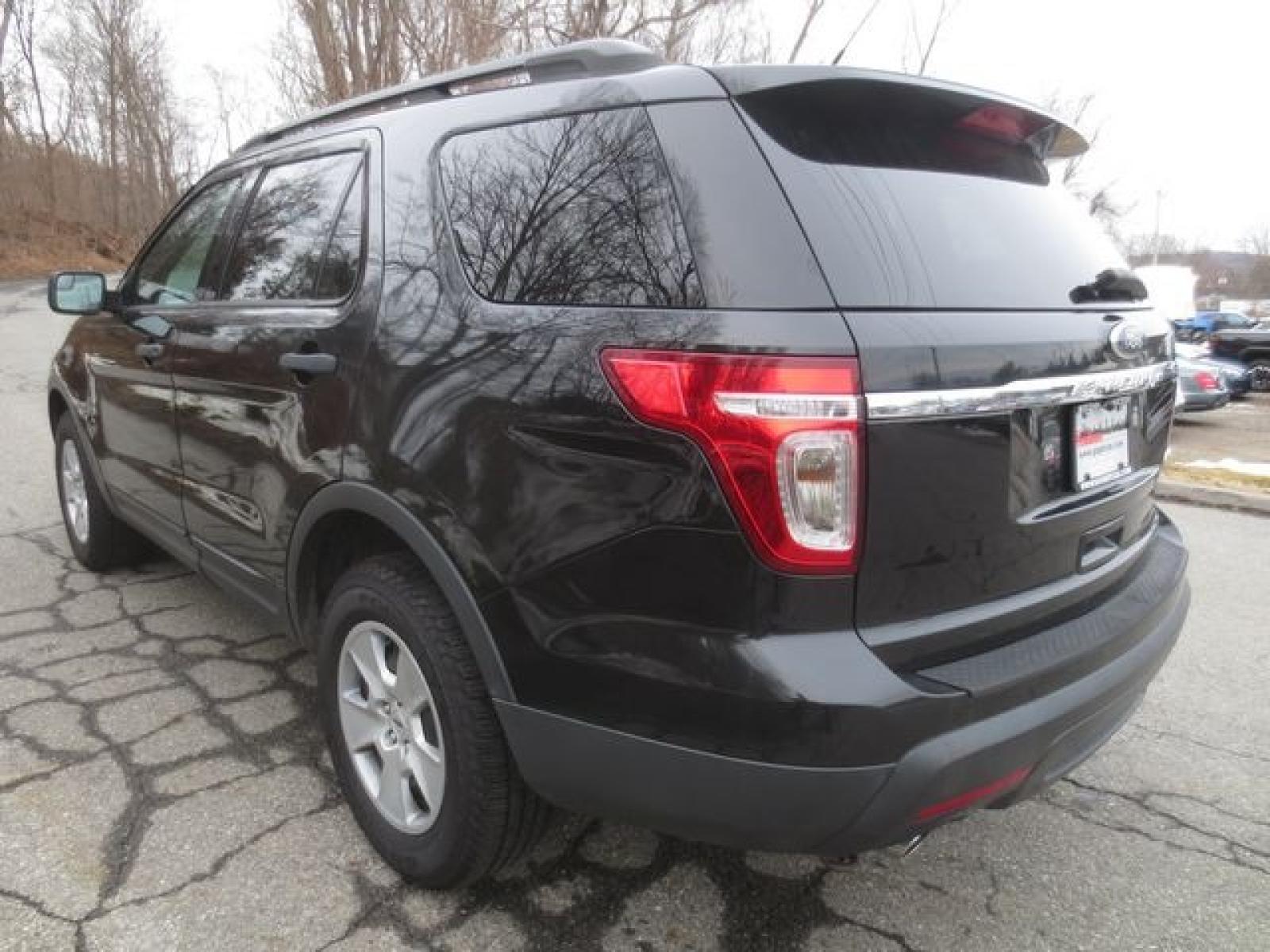 2014 Black /Gray Ford Explorer (1FM5K8B82EG) with an 3.5L V6 DOHC 24V engine, Automatic transmission, located at 270 US Route 6, Mahopac, NY, 10541, (845) 621-0895, 41.349022, -73.755280 - Photo #4